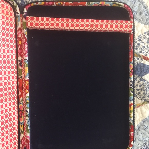 Adorable Vera Bradley Laptop Case - Picture 2 of 5